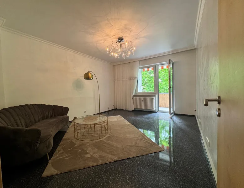 Stilvolle 2,5-Zimmer-Wohnung mit Balkon in ruhiger, attraktiver Lage zur befristeten Vermietung. — photo 1